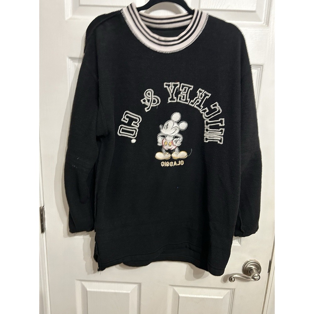 Vintage Disney Mickey & Co. Classic Crew Neck Sweatshirt Medium Embroidered 90s - Picture 14 of 15